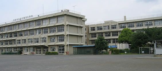 武蔵村山市立雷塚小学校の画像