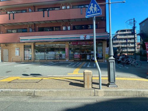 セブンイレブン 宝塚湯本町店の画像