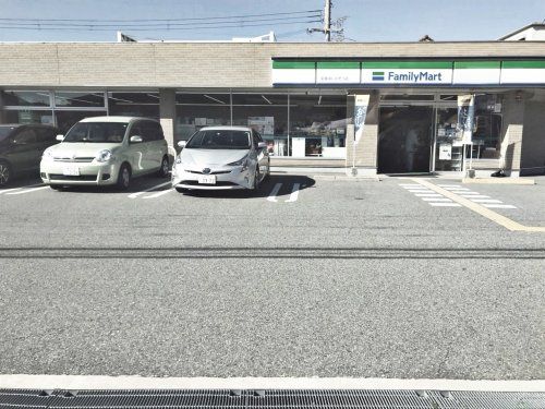 ファミリーマート 宝塚ほしのそう店の画像