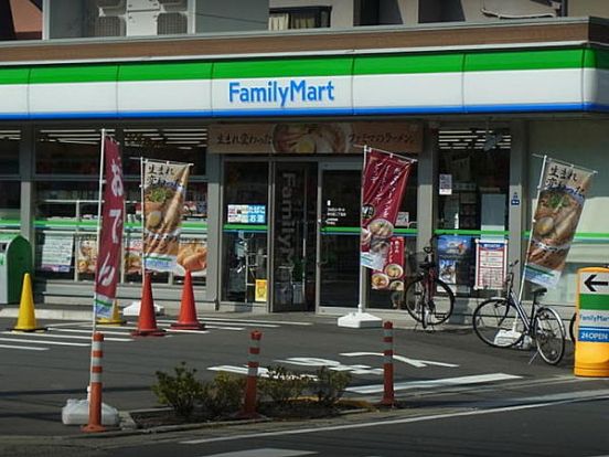 ファミリーマート市川宝二丁目店の画像