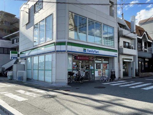 ファミリーマート 仁川駅前店の画像