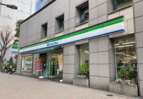 ファミリーマート 初台交差点前店の画像