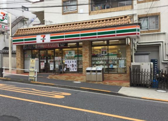 セブンイレブン 新宿喜久井町店の画像