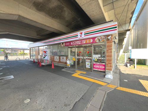 セブンイレブンJR星田駅前店の画像