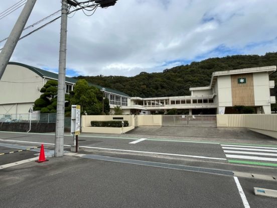 和気町立本荘小学校の画像