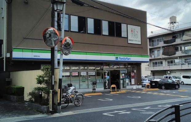 ファミリーマート 城陽駅南店の画像