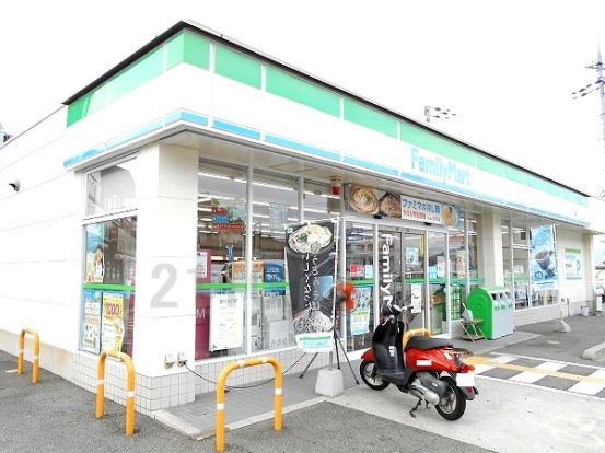 ファミリーマート 八景店の画像