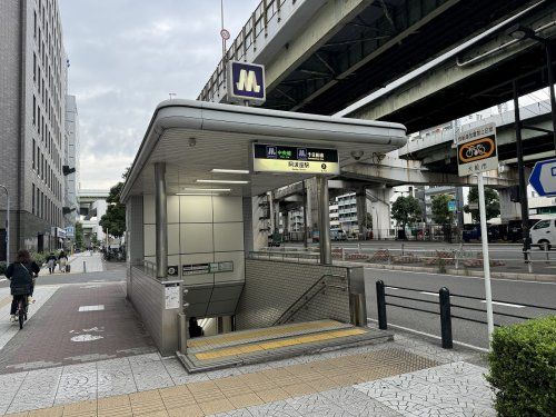 阿波座駅（2番出口）の画像