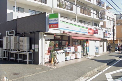 ファミリーマート リコス菊名駅西店の画像