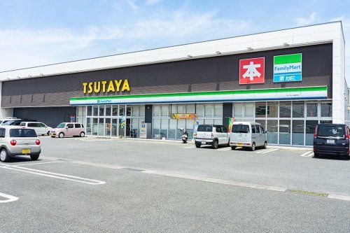 ファミリーマート TSUTAYA植木店の画像