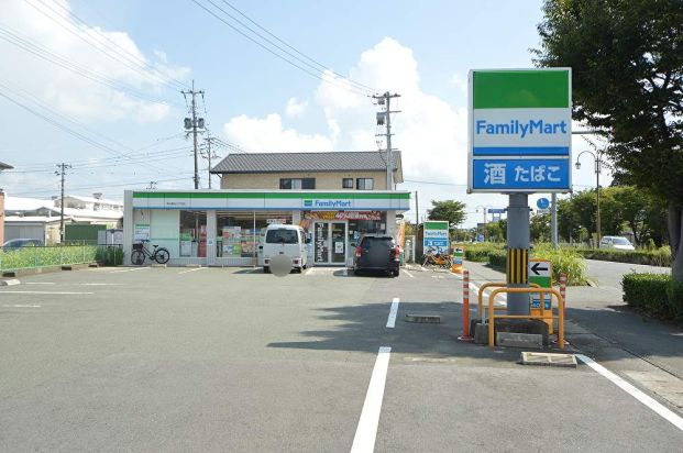 ファミリーマート 熊本春日八丁目店の画像