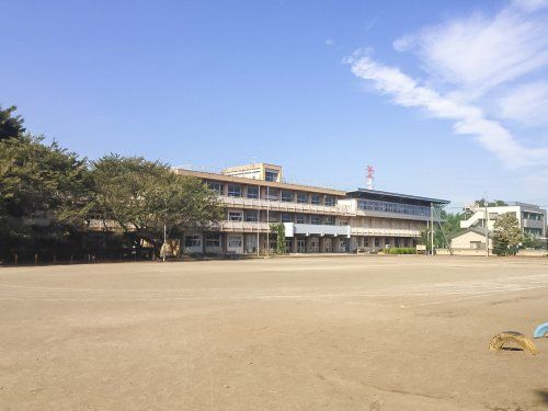 三芳町立三芳小学校の画像