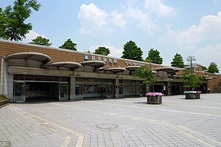 鶴見緑地駅の画像