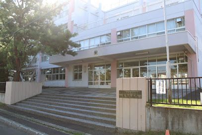 札幌市立藤野小学校の画像