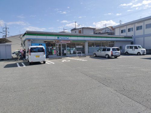 ファミリーマート 柏原田辺一丁目店の画像