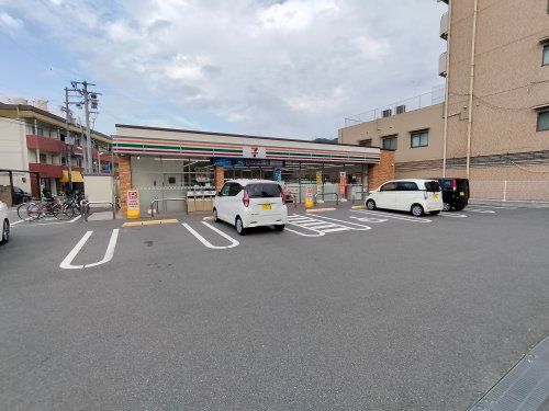 セブンイレブン 堅下駅東店の画像