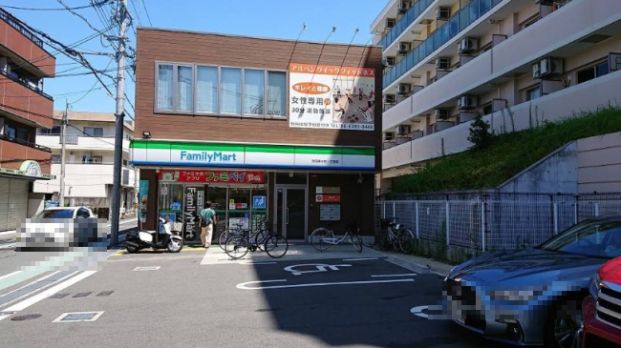 ファミリーマート 吹田垂水町一丁目店の画像