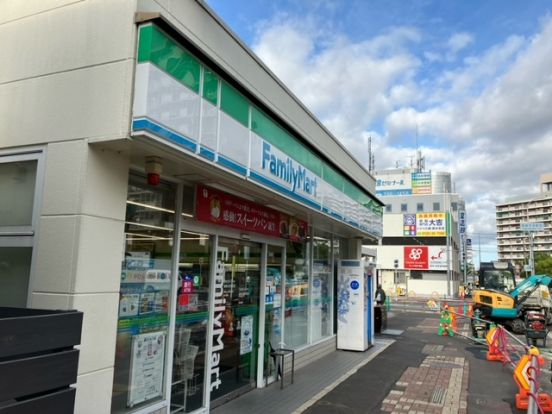 ファミリーマート 栂美木多駅前店の画像