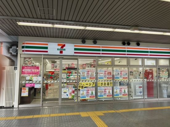 セブンイレブン 泉北高速栂・美木多駅店の画像