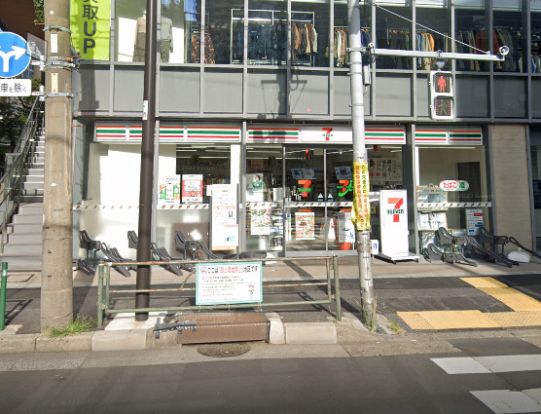 セブンイレブン 荒川町屋駅前店の画像