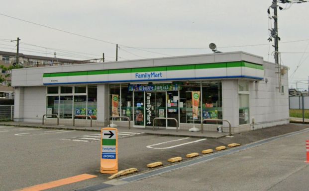 ファミリーマート 滑川田中町店の画像