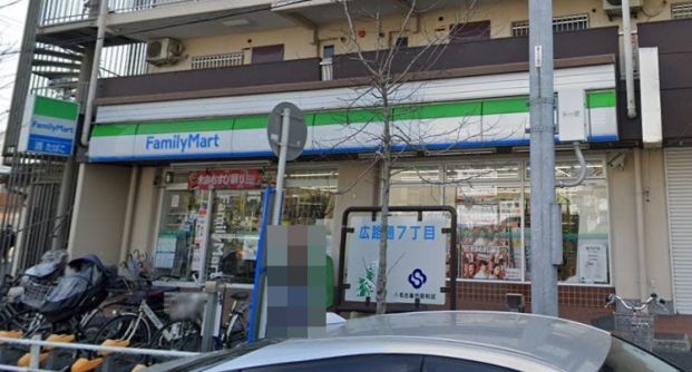 ファミリーマート 川名駅前店の画像