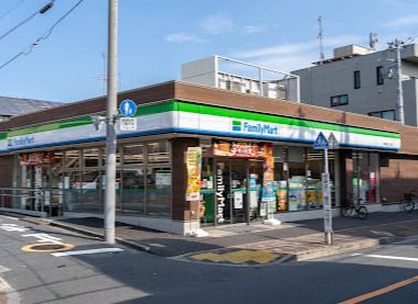 ファミリーマート 練馬桜台二丁目店の画像