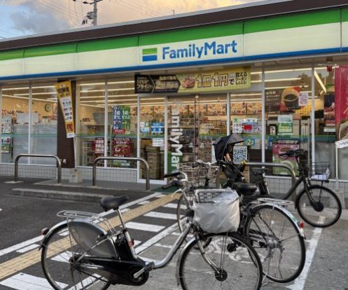 ファミリーマート 富田林小金台店の画像