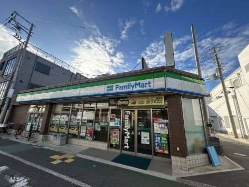 ファミリーマート 羽衣駅西店の画像