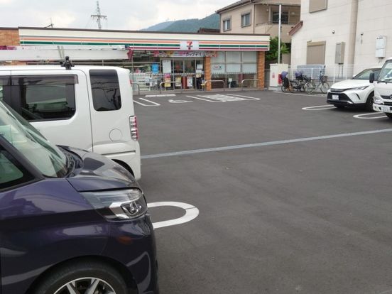 セブンイレブン 東大阪下六万寺町店の画像