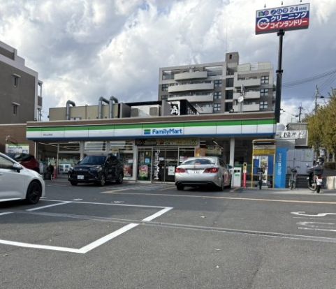 ファミリーマート吹田上山手店の画像