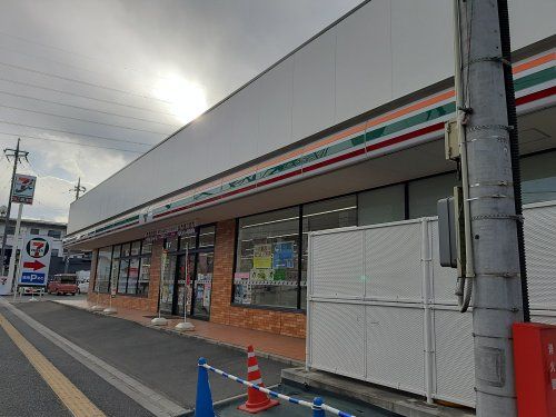 セブンイレブン 富士見鶴瀬駅西通り店の画像