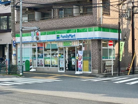 ファミリーマート 上中里三丁目店の画像