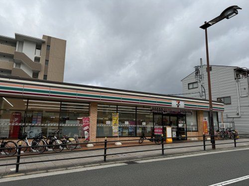 セブンイレブン JR放出駅西店の画像