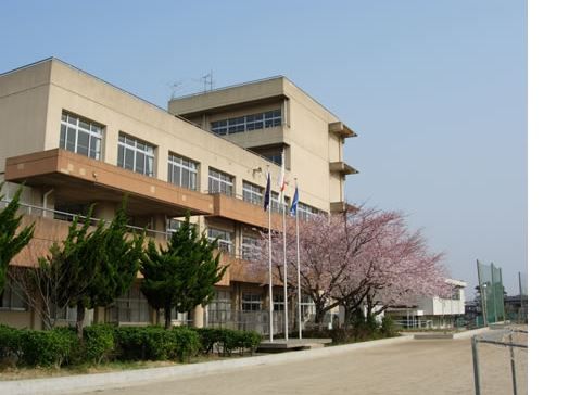 三郷市立前川中学校の画像