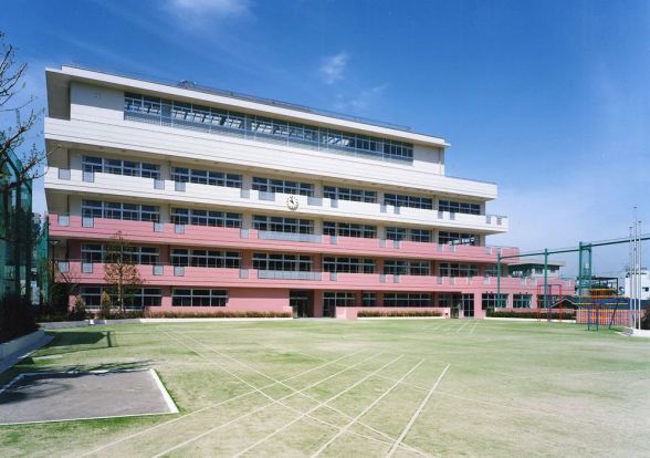 文京区立本郷小学校の画像