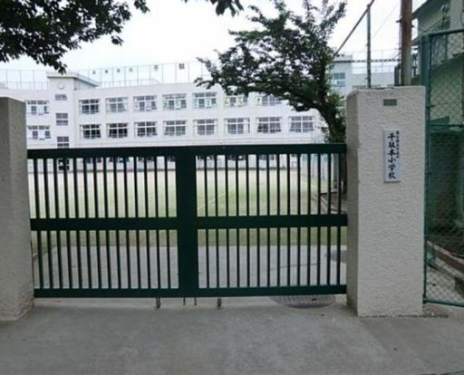 文京区立千駄木小学校の画像