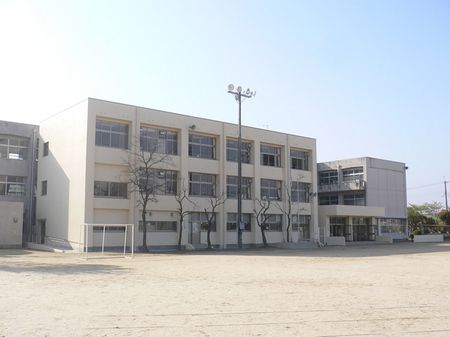 栗東市立治田西小学校の画像