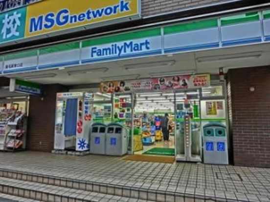 ファミリーマート菊名駅東口店の画像