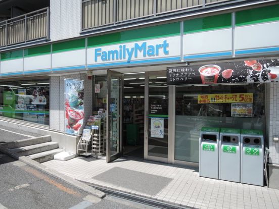 ファミリーマート牛込柳町駅前店の画像