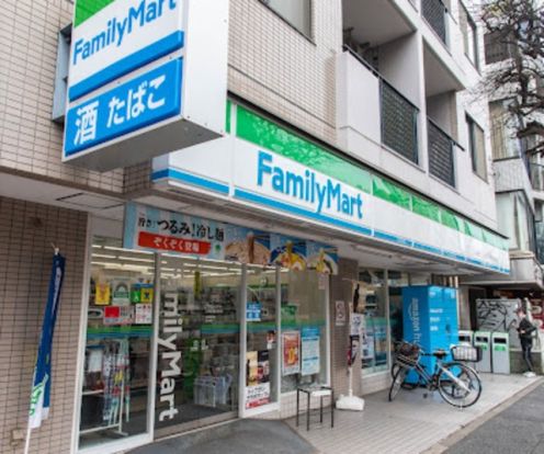 ファミリーマート上馬交差点前店の画像