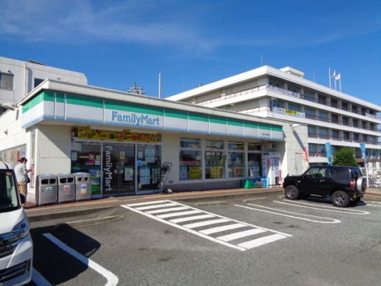 ファミリーマート秦野市役所前店の画像