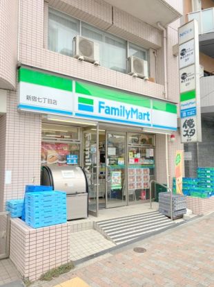 ファミリーマート新宿七丁目店の画像