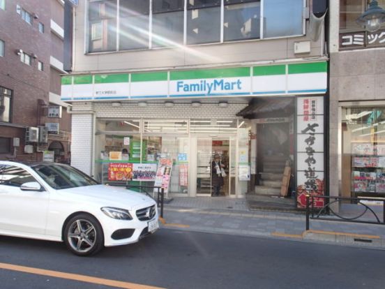 ファミリーマート都立大学駅前店の画像