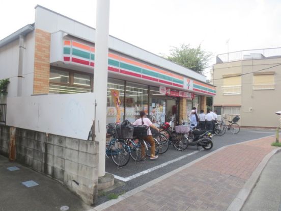 セブンイレブン足立亀田小前店の画像