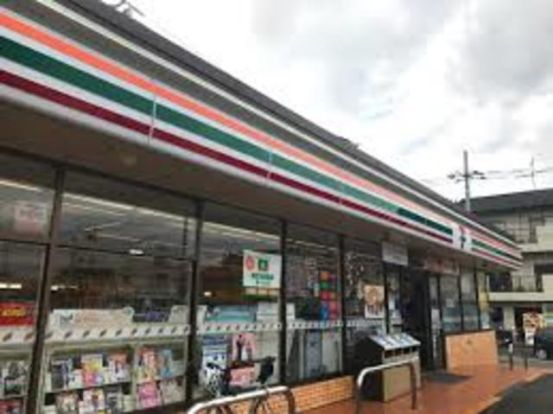 セブンイレブン横浜東方町岩崎橋店の画像