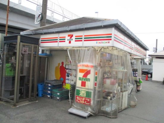 セブンイレブン京急ST小島新田店の画像