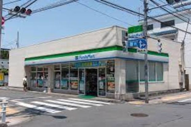 ファミリーマート国立駅北店の画像