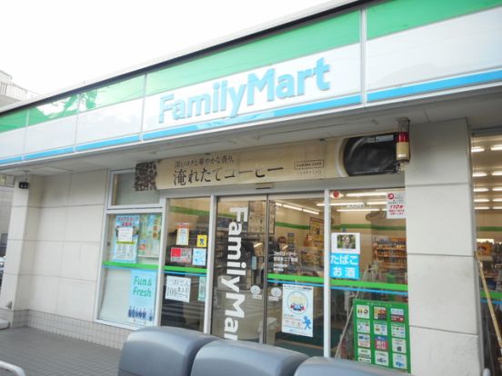 ファミリーマート世田谷二丁目店の画像