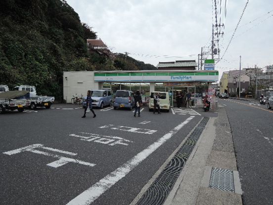 ファミリーマート逗子山の根店の画像